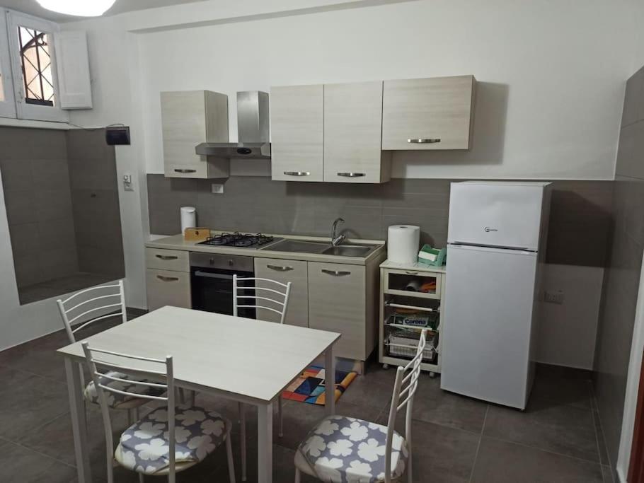 Intero Alloggio - Centro Storico - La Tana Di Aldo- 150 M Da Pepe In Grani Caiazzo Exteriör bild